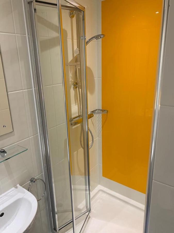 For Students Only Ensuite Bedrooms With Shared Kitchen At Cathedral Point In Winchester Exterior foto